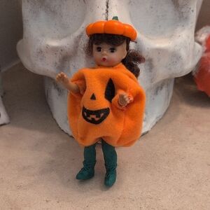 VINTAGE MC DONALD HAPPY MEAL MADAME ALEXANDER  HALLOWEEN DOLL